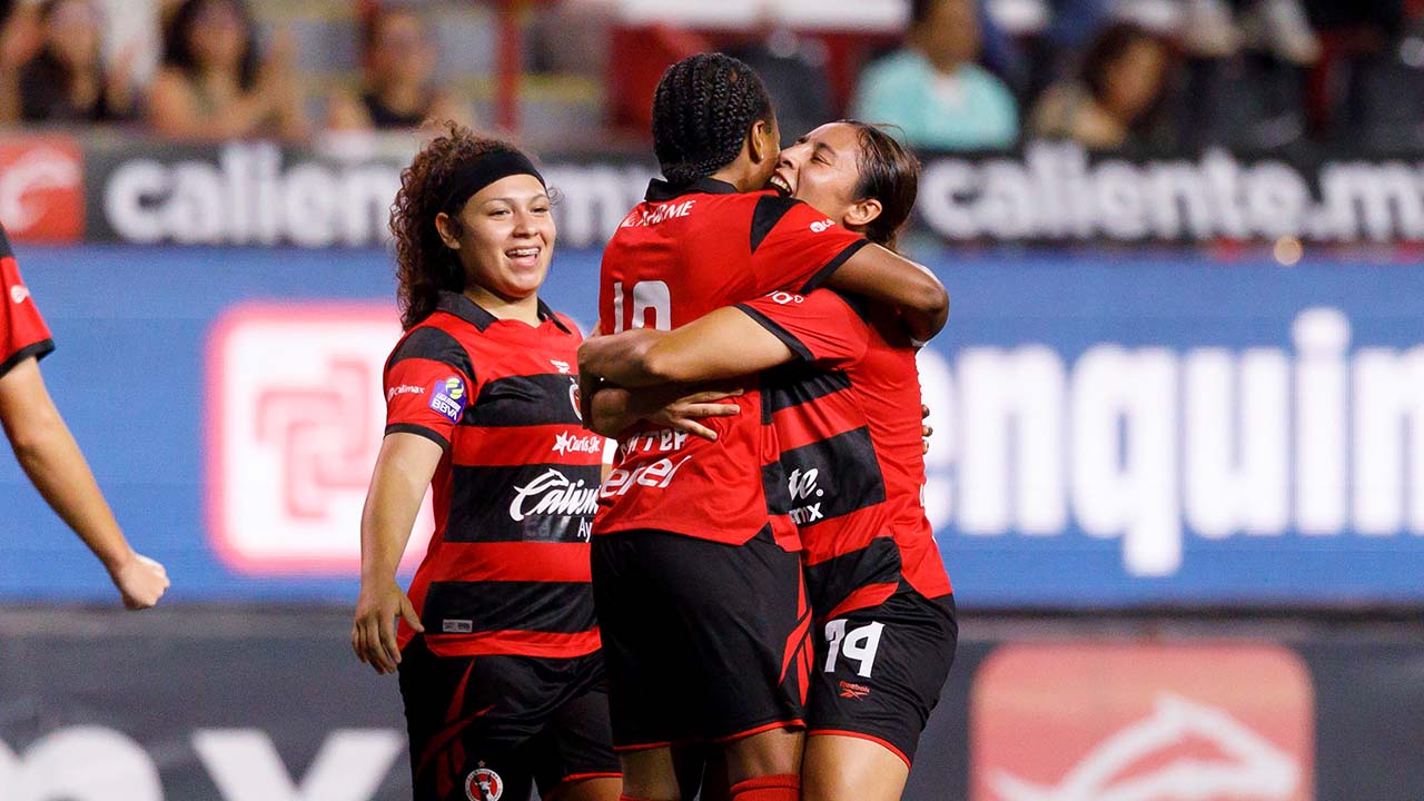 La jauría venció por cinco goles a uno al Necaxa.