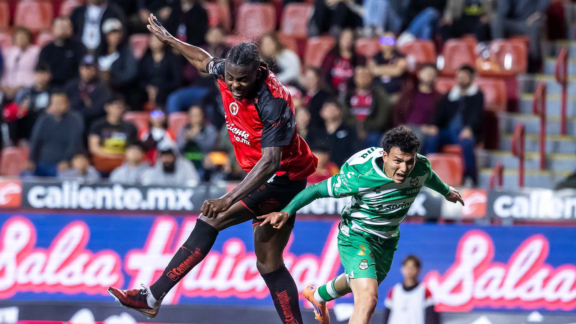 La jauría recibió al Santos en la frontera.